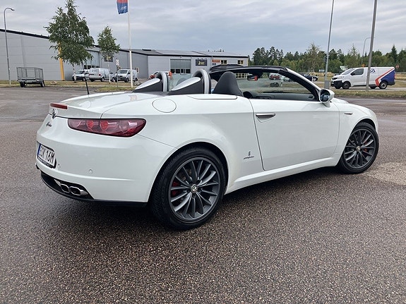 Alfa Romeo Spider 8 of 29