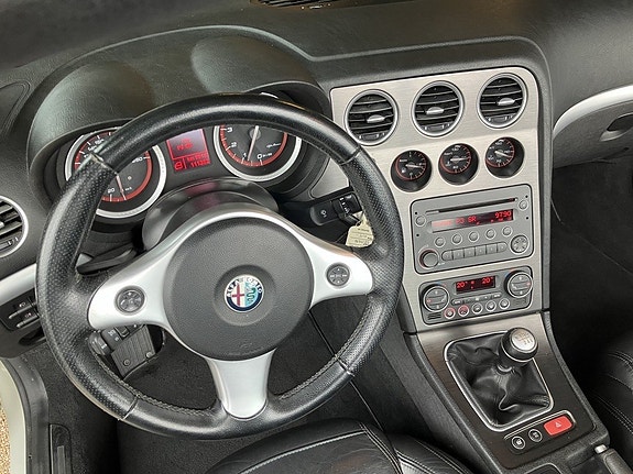 Alfa Romeo Spider 18 of 29
