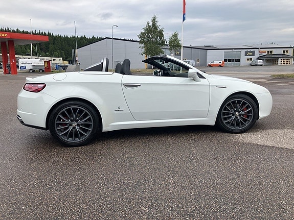 Alfa Romeo Spider 10 of 29