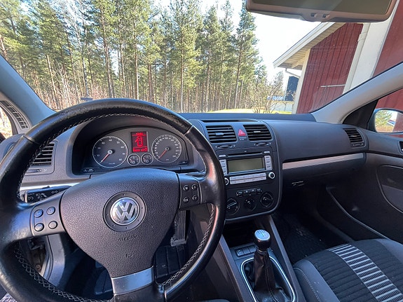 Volkswagen Golf V 5 of 6