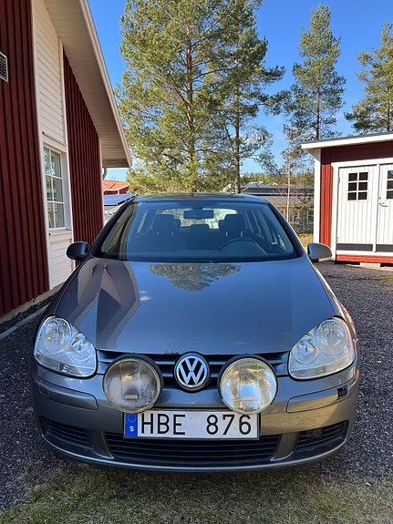 Volkswagen Golf V 2 of 6