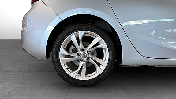 Opel Astra 9 of 21