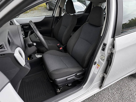 Toyota Yaris 12 of 21