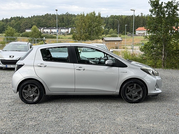 Toyota Yaris 6 of 21