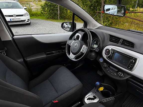 Toyota Yaris 11 of 21