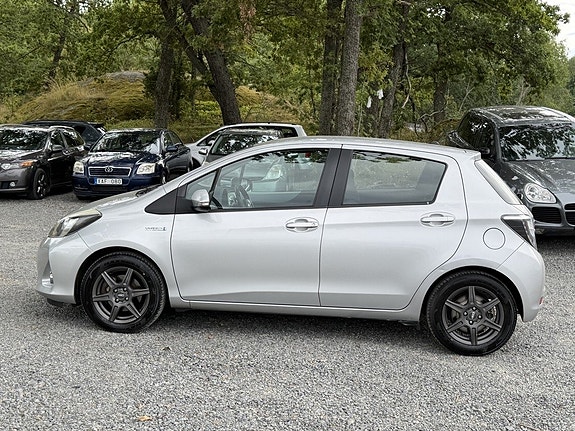 Toyota Yaris 5 of 21