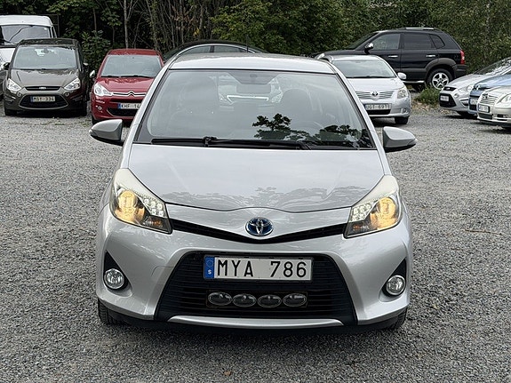 Toyota Yaris 7 of 21