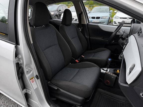 Toyota Yaris 14 of 21