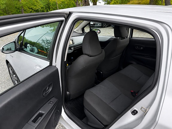 Toyota Yaris 15 of 21