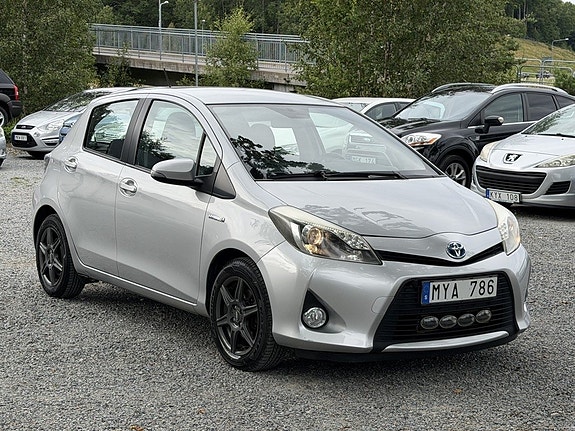Toyota Yaris 2 of 21