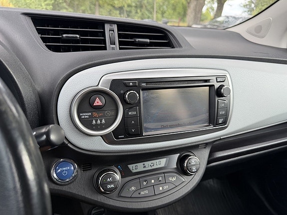 Toyota Yaris 18 of 21