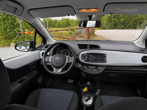 Toyota Yaris 9 of 21