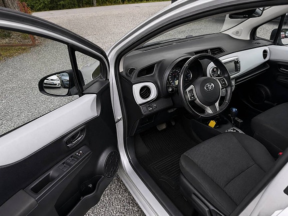 Toyota Yaris 10 of 21