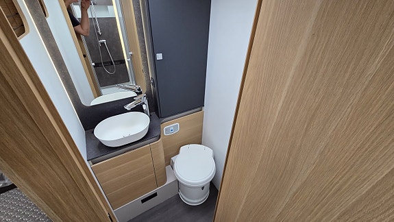 Adria Coral 670DL 15 of 21