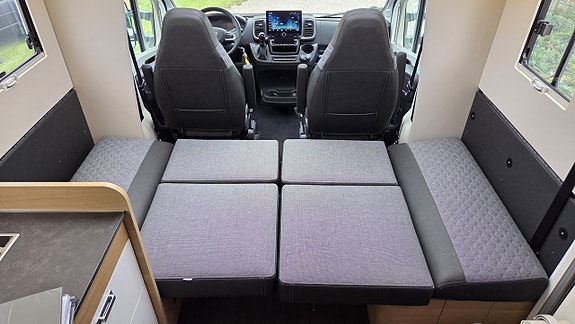 Adria Coral 670DL 18 of 21