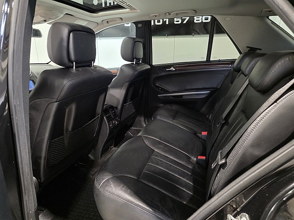 Mercedes-Benz ML420 17 of 22
