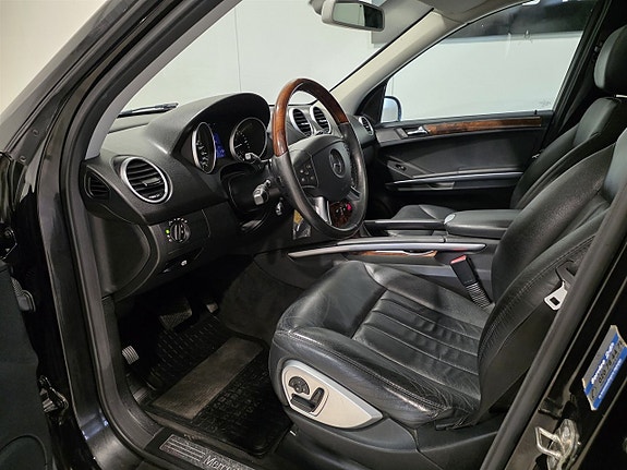 Mercedes-Benz ML420 3 of 22