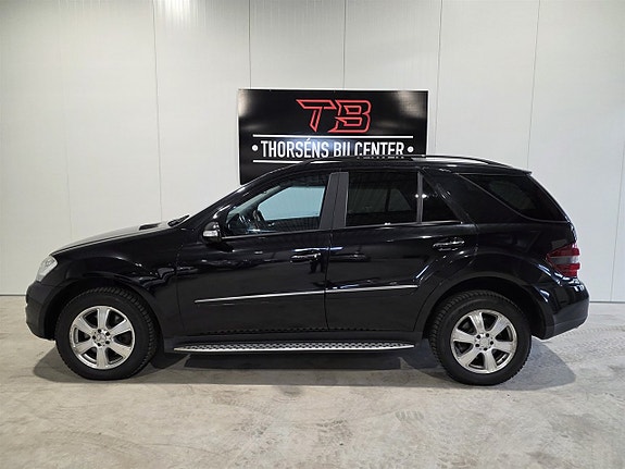 Mercedes-Benz ML420 2 of 22