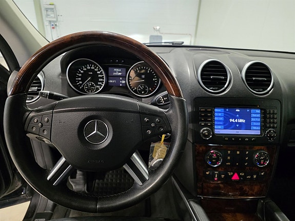 Mercedes-Benz ML420 4 of 22
