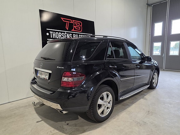Mercedes-Benz ML420 11 of 22