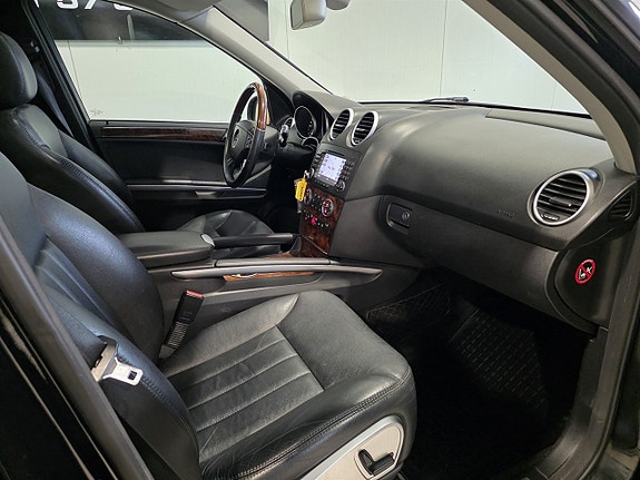 Mercedes-Benz ML420 15 of 22
