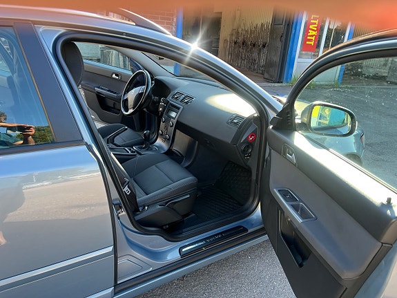 Volvo V50 10 of 19
