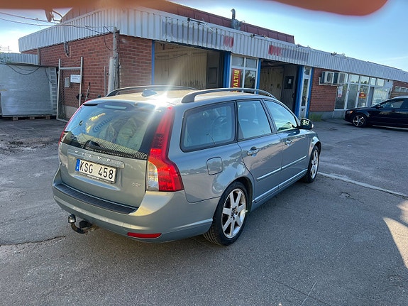 Volvo V50 4 of 19