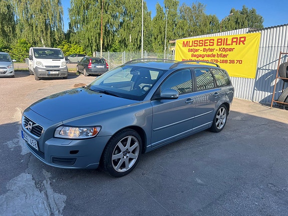 Volvo V50 2 of 19