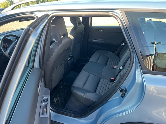 Volvo V50 7 of 19