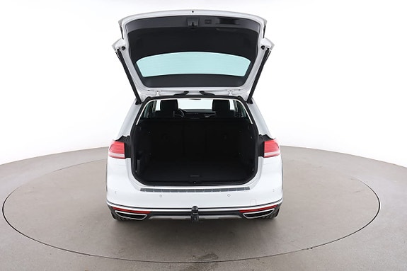 Volkswagen Passat Alltrack 17 of 30