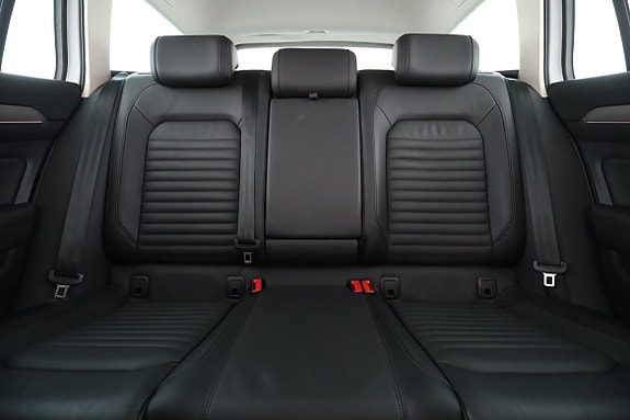 Volkswagen Passat Alltrack 16 of 30