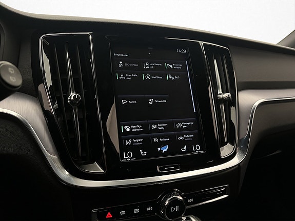 Volvo V60 Cross Country 21 of 30