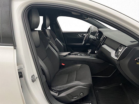Volvo V60 Cross Country 12 of 30
