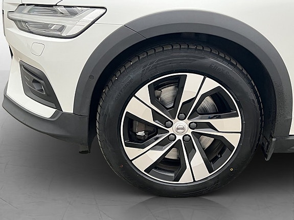 Volvo V60 Cross Country 30 of 30