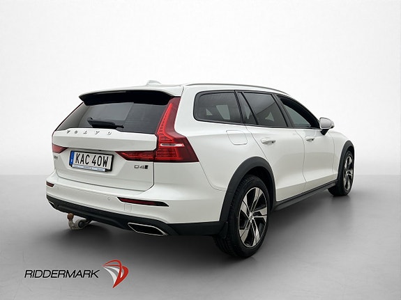 Volvo V60 Cross Country 8 of 30
