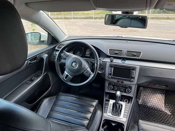 Volkswagen Passat 15 of 28