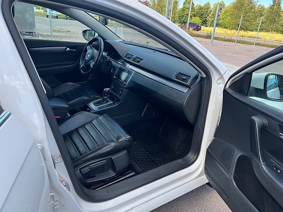 Volkswagen Passat 10 of 28