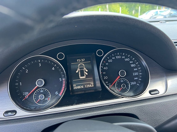 Volkswagen Passat 6 of 28