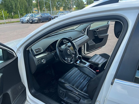 Volkswagen Passat 14 of 28