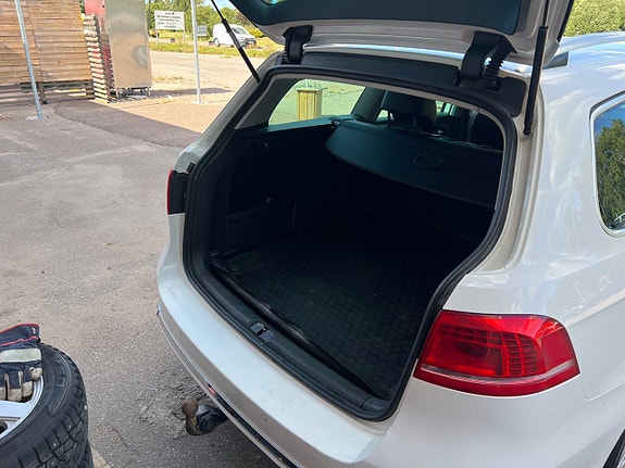 Volkswagen Passat 21 of 28