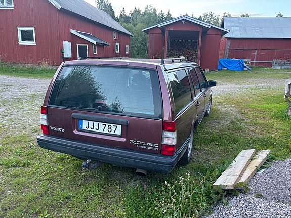 Volvo 740 3 of 4