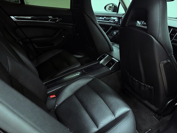 Porsche Panamera 4 12 of 18