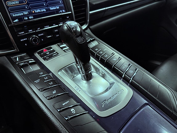 Porsche Panamera 4 8 of 18