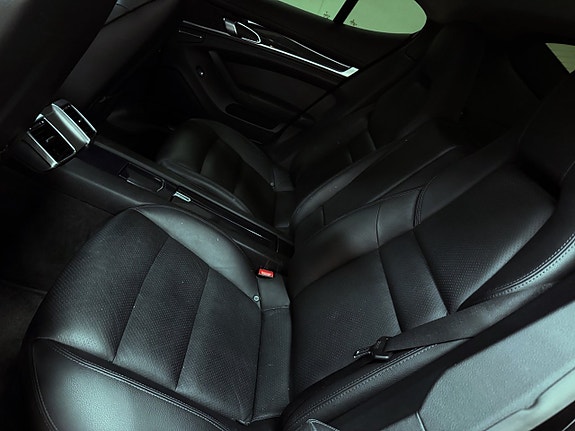 Porsche Panamera 4 14 of 18