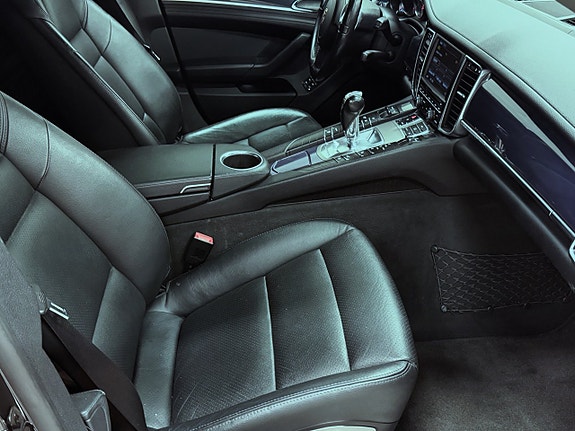 Porsche Panamera 4 7 of 18