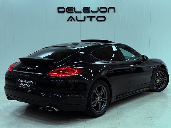 Porsche Panamera 4 3 of 18