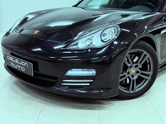 Porsche Panamera 4 2 of 18