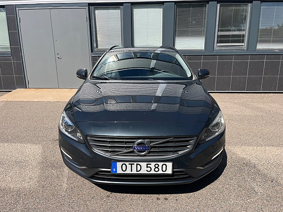 Volvo V60 2 of 27