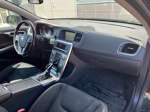 Volvo V60 11 of 27