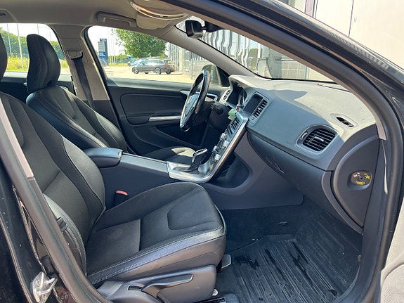 Volvo V60 9 of 27